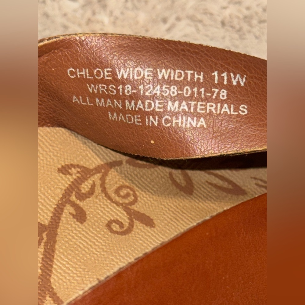 Yuu Brown Sandals Women’s size 11W - Picture 2 of 2